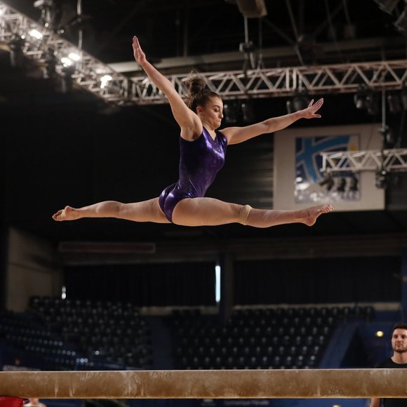 Meet your Posher, Amanda - Picture 2 of 6